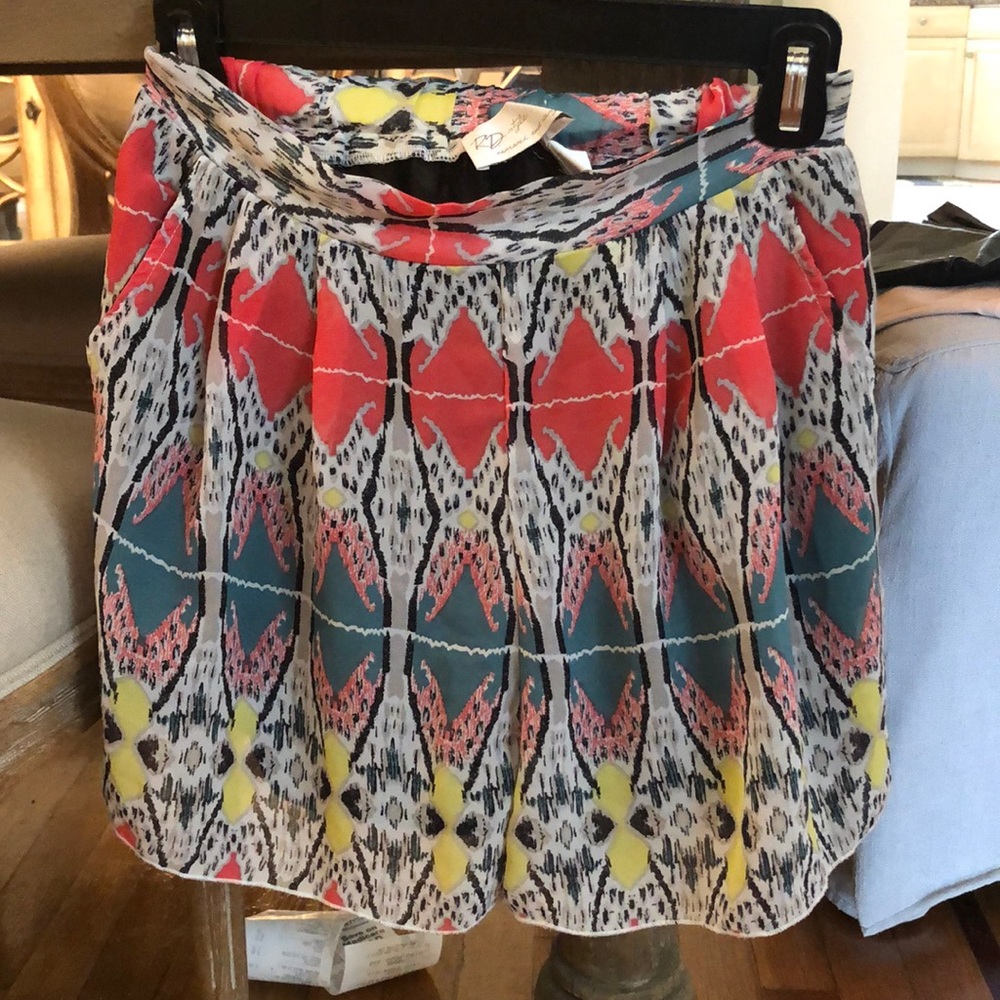 Cute Flowy Pattern Shorts - Picture 2 of 4